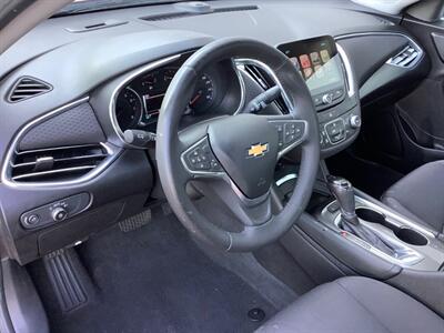 2017 Chevrolet Malibu LT   - Photo 13 - Crest Hill, IL 60403