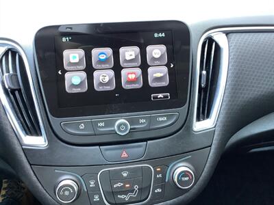 2017 Chevrolet Malibu LT   - Photo 18 - Crest Hill, IL 60403