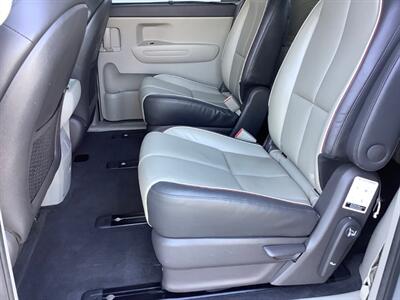 2017 Kia Sedona LX   - Photo 23 - Crest Hill, IL 60403