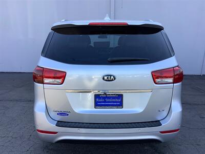 2017 Kia Sedona LX   - Photo 5 - Crest Hill, IL 60403