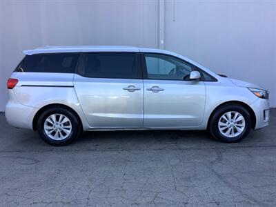 2017 Kia Sedona LX   - Photo 7 - Crest Hill, IL 60403