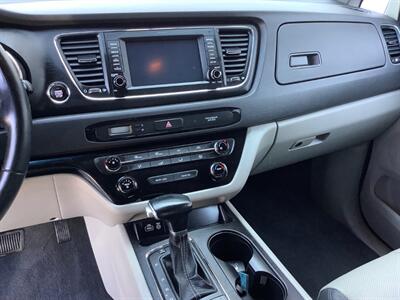 2017 Kia Sedona LX   - Photo 16 - Crest Hill, IL 60403