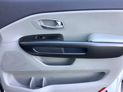 2017 Kia Sedona LX   - Photo 29 - Crest Hill, IL 60403