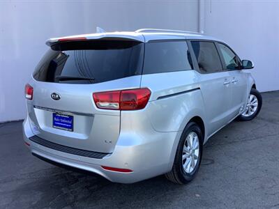 2017 Kia Sedona LX   - Photo 6 - Crest Hill, IL 60403