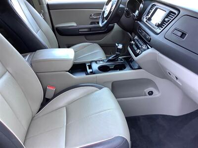 2017 Kia Sedona LX   - Photo 32 - Crest Hill, IL 60403