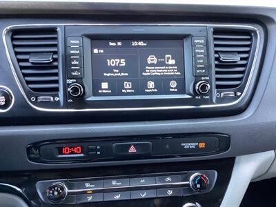 2017 Kia Sedona LX   - Photo 18 - Crest Hill, IL 60403