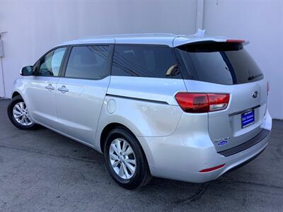2017 Kia Sedona LX   - Photo 4 - Crest Hill, IL 60403