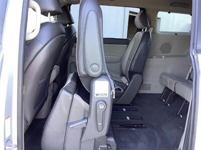 2017 Kia Sedona LX   - Photo 24 - Crest Hill, IL 60403