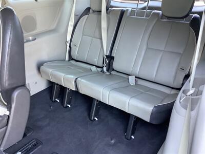 2017 Kia Sedona LX   - Photo 25 - Crest Hill, IL 60403