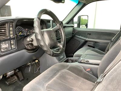 2001 Chevrolet Silverado 2500HD LS - Photo 14 - Crest Hill, IL 60403