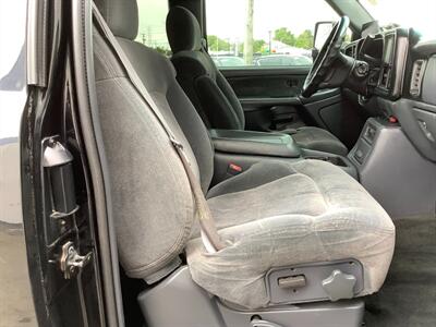 2001 Chevrolet Silverado 2500HD LS - Photo 27 - Crest Hill, IL 60403