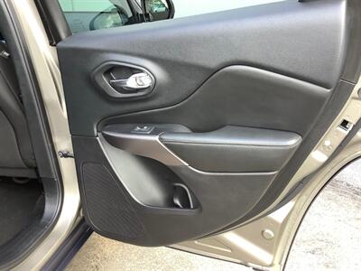 2019 Jeep Cherokee Latitude   - Photo 25 - Crest Hill, IL 60403