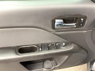 2010 Ford Fusion SE   - Photo 11 - Crest Hill, IL 60403