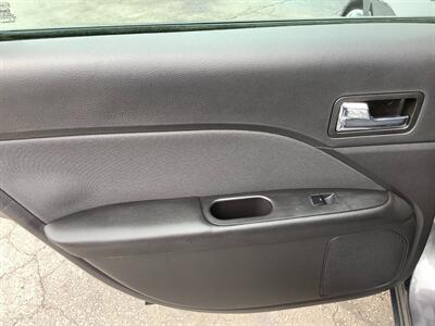 2010 Ford Fusion SE   - Photo 24 - Crest Hill, IL 60403