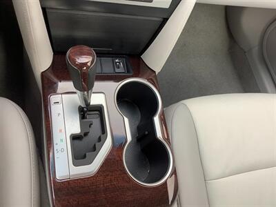 2012 Toyota Camry XLE   - Photo 19 - Crest Hill, IL 60403