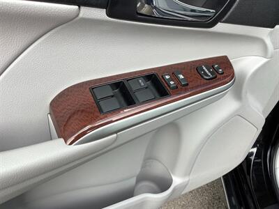 2012 Toyota Camry XLE   - Photo 15 - Crest Hill, IL 60403