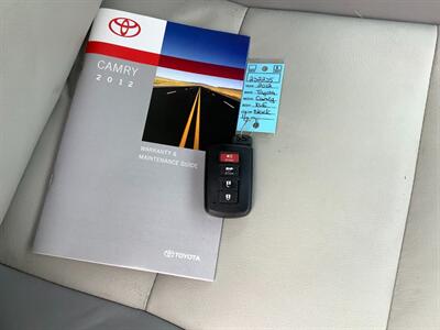 2012 Toyota Camry XLE   - Photo 30 - Crest Hill, IL 60403