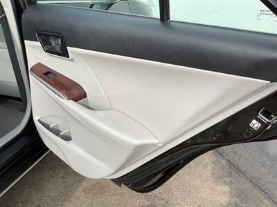2012 Toyota Camry XLE   - Photo 24 - Crest Hill, IL 60403