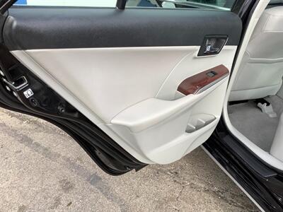 2012 Toyota Camry XLE   - Photo 21 - Crest Hill, IL 60403