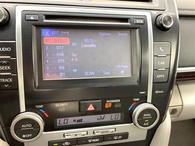 2012 Toyota Camry XLE   - Photo 18 - Crest Hill, IL 60403