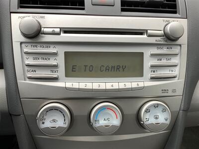 2011 Toyota Camry LE   - Photo 17 - Crest Hill, IL 60403