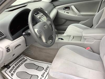 2011 Toyota Camry LE   - Photo 13 - Crest Hill, IL 60403