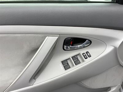 2011 Toyota Camry LE   - Photo 11 - Crest Hill, IL 60403
