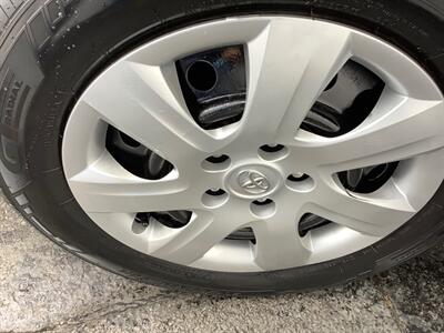 2011 Toyota Camry LE   - Photo 35 - Crest Hill, IL 60403