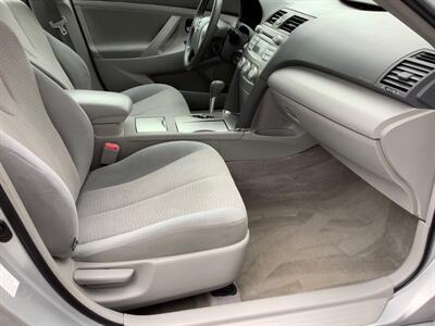 2011 Toyota Camry LE   - Photo 28 - Crest Hill, IL 60403