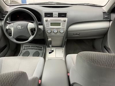 2011 Toyota Camry LE   - Photo 33 - Crest Hill, IL 60403
