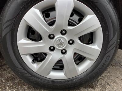2011 Toyota Camry LE   - Photo 37 - Crest Hill, IL 60403