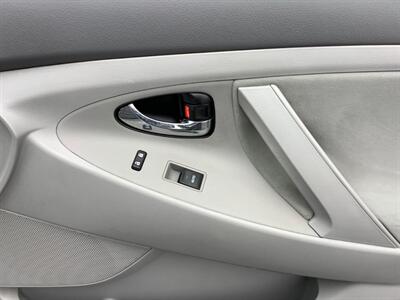 2011 Toyota Camry LE   - Photo 27 - Crest Hill, IL 60403