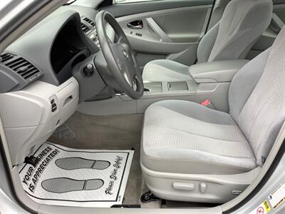 2011 Toyota Camry LE   - Photo 12 - Crest Hill, IL 60403