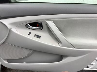 2011 Toyota Camry LE   - Photo 26 - Crest Hill, IL 60403