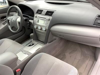 2011 Toyota Camry LE   - Photo 30 - Crest Hill, IL 60403