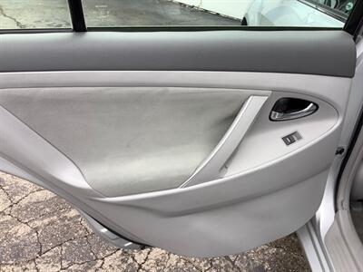 2011 Toyota Camry LE   - Photo 22 - Crest Hill, IL 60403