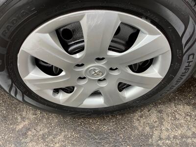 2011 Toyota Camry LE   - Photo 36 - Crest Hill, IL 60403