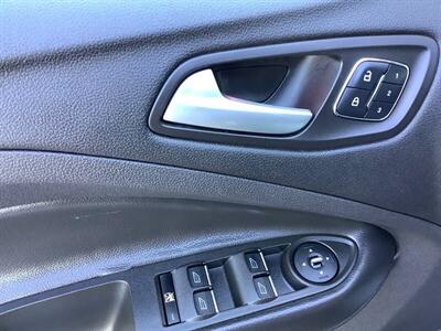 2014 Ford Escape Titanium   - Photo 12 - Crest Hill, IL 60403