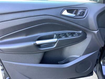 2014 Ford Escape Titanium   - Photo 11 - Crest Hill, IL 60403