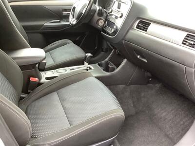 2016 Mitsubishi Outlander ES - Photo 23 - Crest Hill, IL 60403