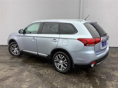 2016 Mitsubishi Outlander ES - Photo 4 - Crest Hill, IL 60403