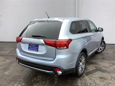 2016 Mitsubishi Outlander ES - Photo 6 - Crest Hill, IL 60403