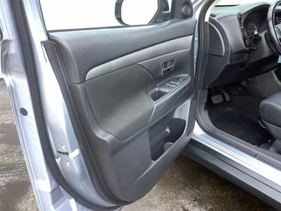 2016 Mitsubishi Outlander ES - Photo 9 - Crest Hill, IL 60403