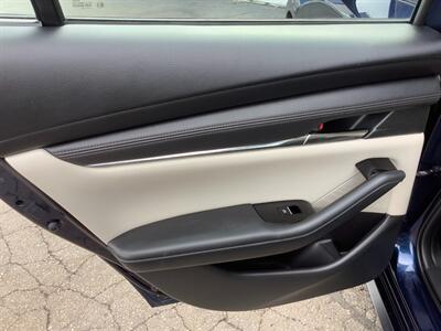 2021 Mazda Mazda3 Sedan Preferred   - Photo 41 - Crest Hill, IL 60403