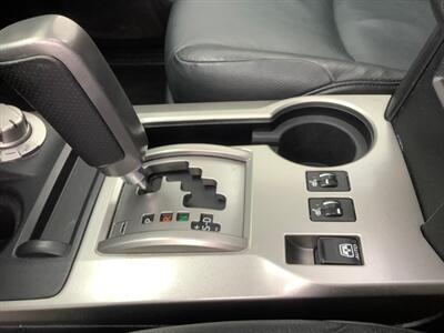 2010 Toyota 4Runner SR5   - Photo 16 - Crest Hill, IL 60403