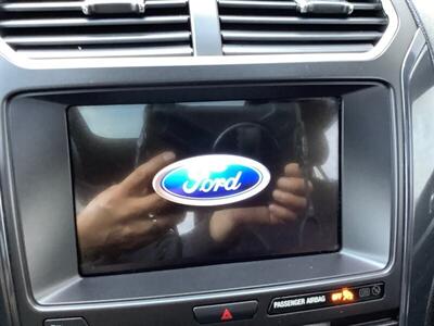 2017 Ford Explorer XLT   - Photo 12 - Crest Hill, IL 60403
