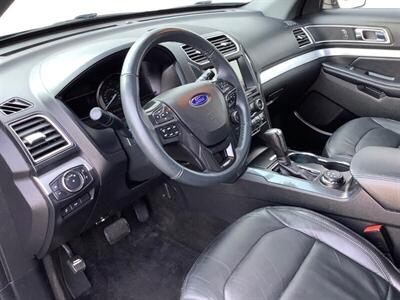 2017 Ford Explorer XLT   - Photo 7 - Crest Hill, IL 60403