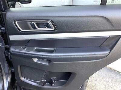 2017 Ford Explorer XLT   - Photo 27 - Crest Hill, IL 60403