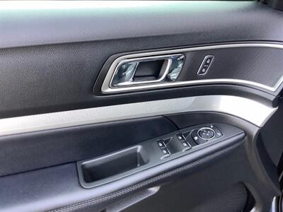2017 Ford Explorer XLT   - Photo 13 - Crest Hill, IL 60403