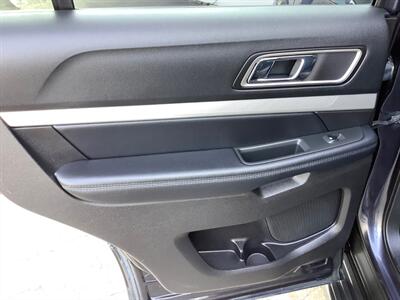 2017 Ford Explorer XLT   - Photo 23 - Crest Hill, IL 60403